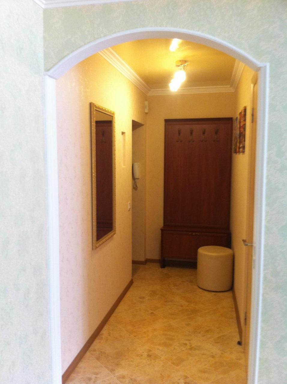 Apartment красивая дизайнерская возле метро бот. сад